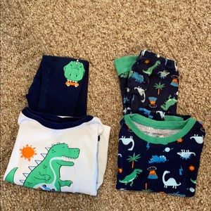 Dinosaur pajama sets; long sleeves